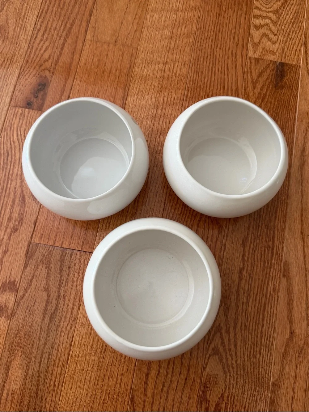 NWT Crate&Barrel Ceramic St Snowman Bowl of 3 Bolws.